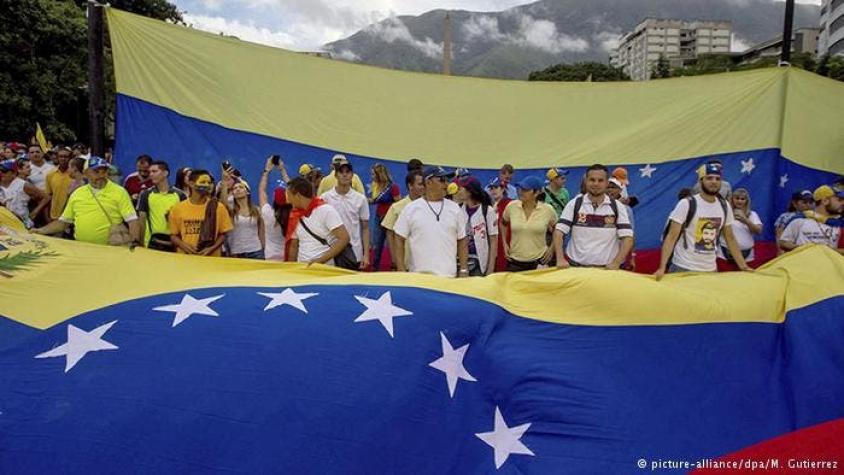 Oposición llama a mantener revocatorio para evitar explosión social en Venezuela