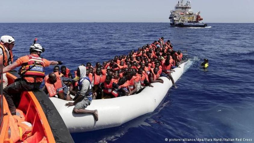 El caótico rescate de un millar de migrantes frente a las costas de Libia