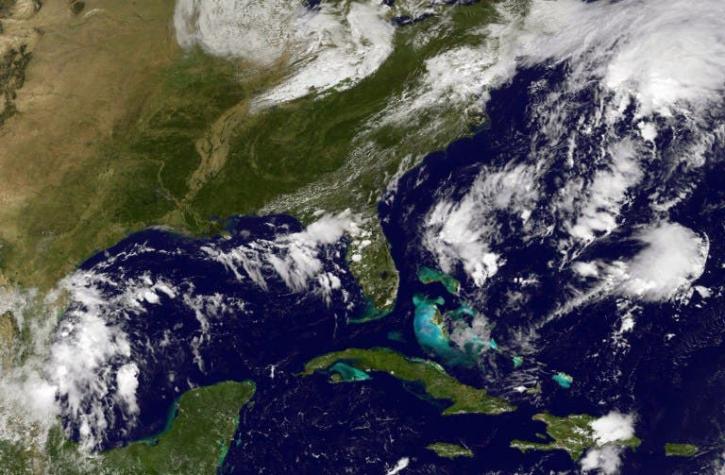 Matthew se convierte en "potente" huracán categoría 5 en el Caribe colombiano