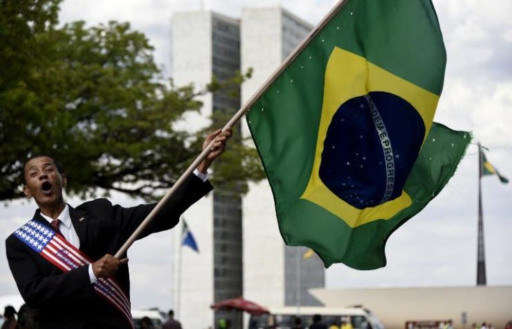Brasileños eligen alcaldes, un test hacia las presidenciales de 2018