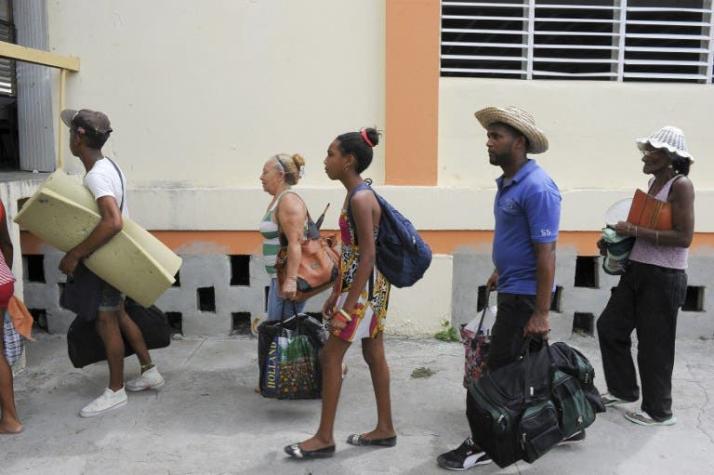 Cuba evacúa a unas 316.000 personas por amenaza de huracán Matthew