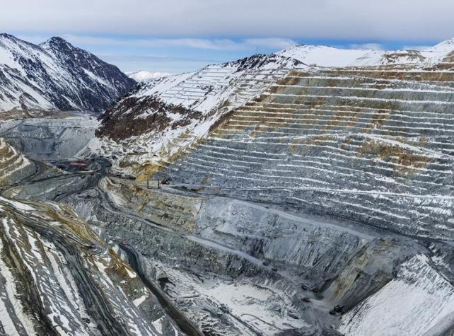 A septiembre, Antofagasta Minerals elevó 9,4% su producción y redujo 18% sus costos