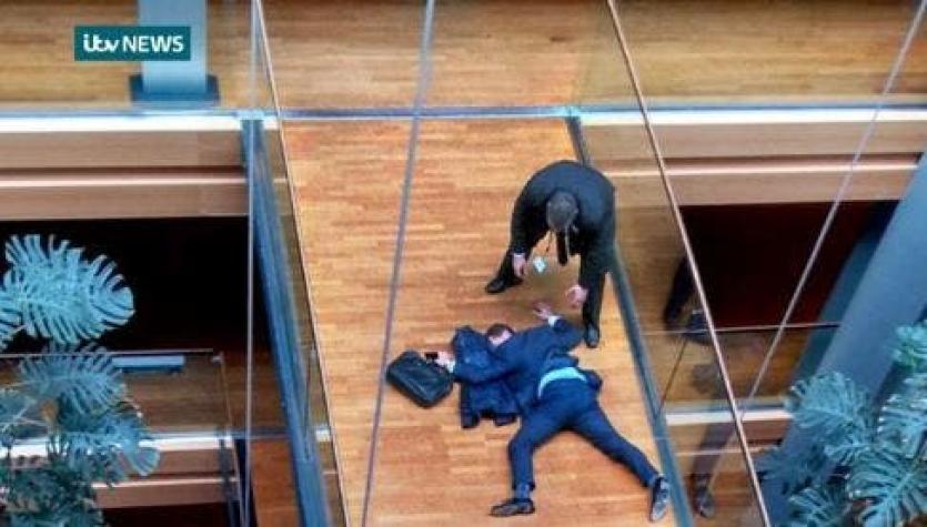 Diputado antieuropeo británico se desploma en Eurocámara tras "altercado"