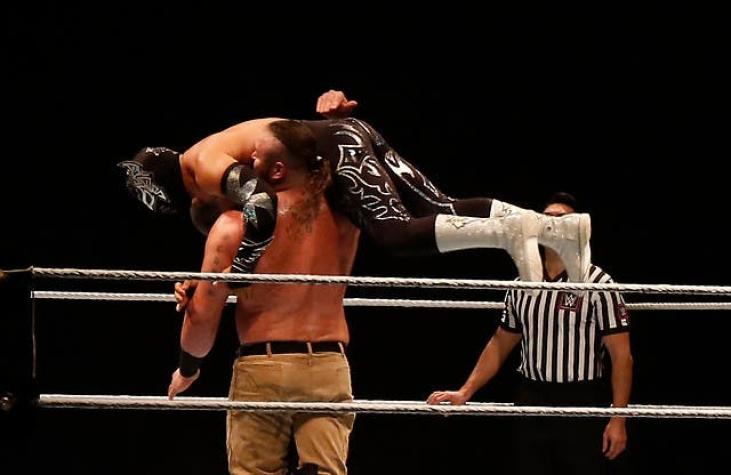 [VIDEO] Así se vivió la electrizante jornada de luchas de la WWE en Chile