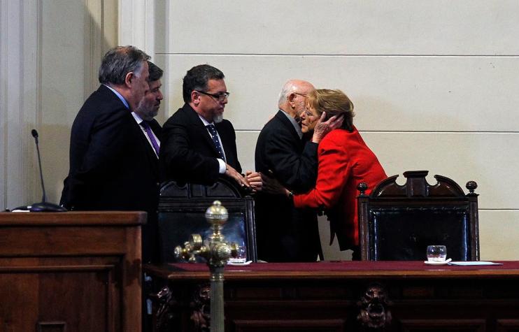 Bachelet se emociona en acto que reconoce fallo contra Chile por violaciones a DDHH