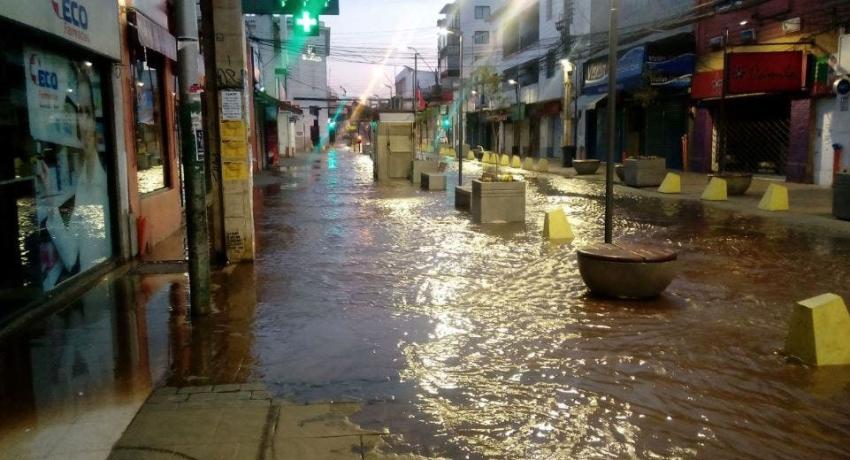 Rotura de matriz provoca inundaciones en las calles de Quillota