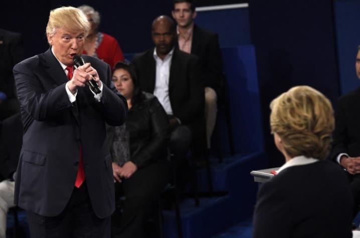 Trump y Clinton cruzan ataques sobre escándalos sexuales en su segundo debate