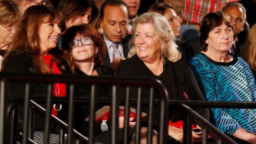 Quiénes son las 4 mujeres que Trump invitó al debate presidencial y de qué acusan a los Clinton