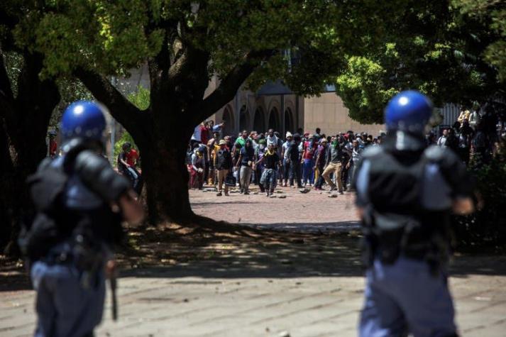 Los "hijos" de Mandela luchan por "descolonizar" la universidad sudafricana