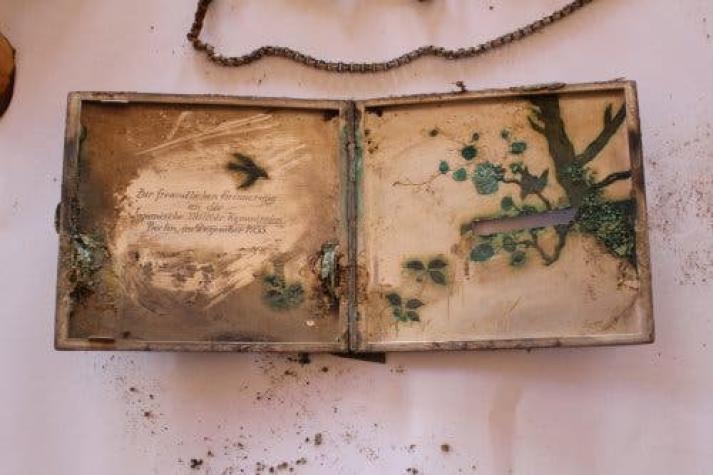 Dos jóvenes alemanes siguen un mapa que les dejó su abuelo y encuentran un increíble tesoro