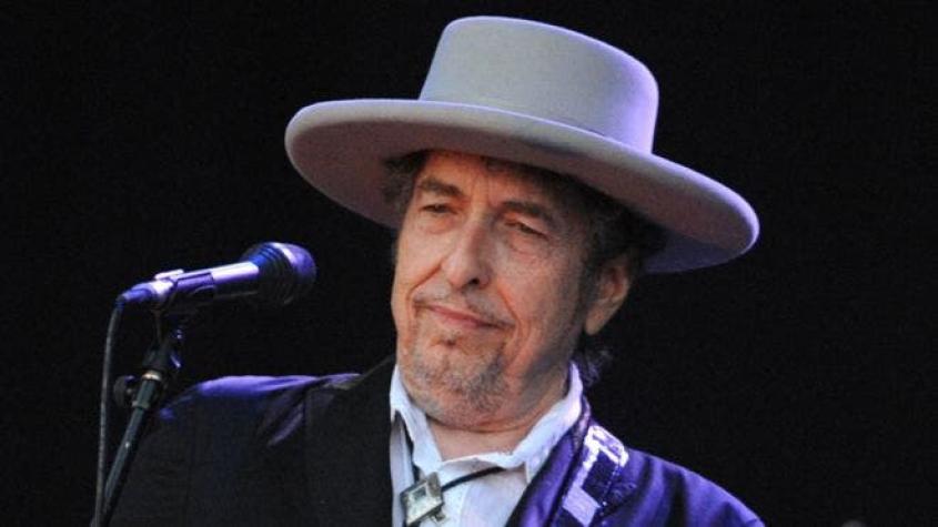 Alberto Fuguet y Matías Rivas comentaron el Nobel de Literatura para Bob Dylan