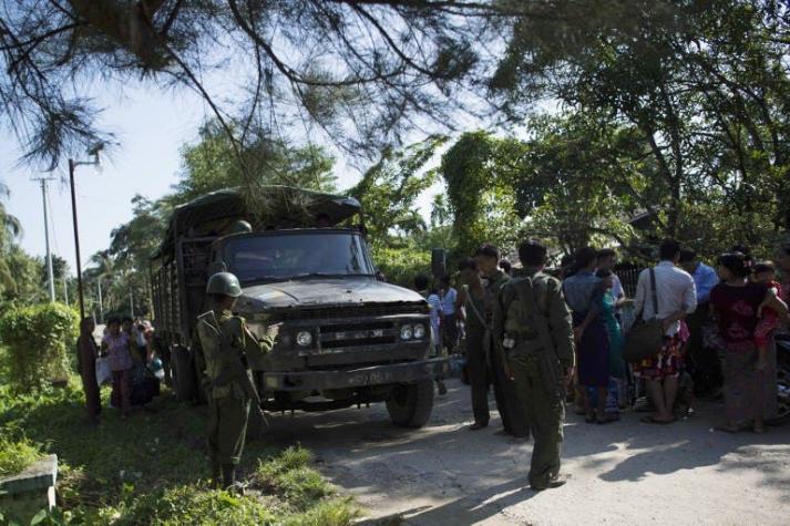 Tres policías fueron atacados a machetazos en el noroeste de Birmania