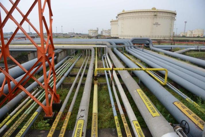 Caída de los precios del petróleo se acerca a su fin según Arabia Saudí
