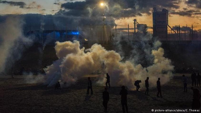 Disturbios en vísperas del desmantelamiento de "Jungla de Calais"