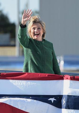 Hillary Clinton continúa su gira por estados claves impulsada por buenas cifras en las encuestas