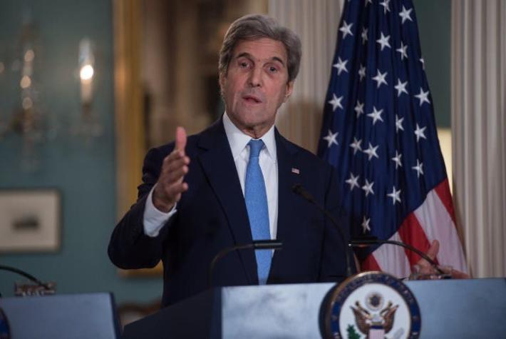 Premian a estadounidense Kerry y a iraní Zarif por acuerdo nuclear