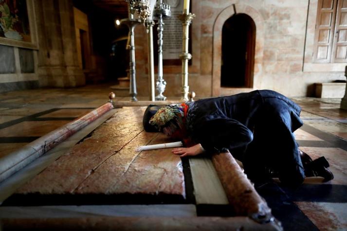 Arqueólogos exponen por primera vez en siglos la piedra mortuoria de Jesucristo