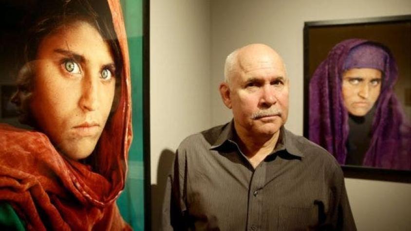 Por qué encarcelaron a la "niña afgana" de la portada de National Geographic