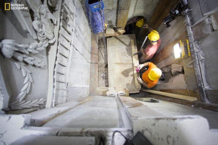 Arquéologos exponen por primera vez la superficie de la tumba de Jesús