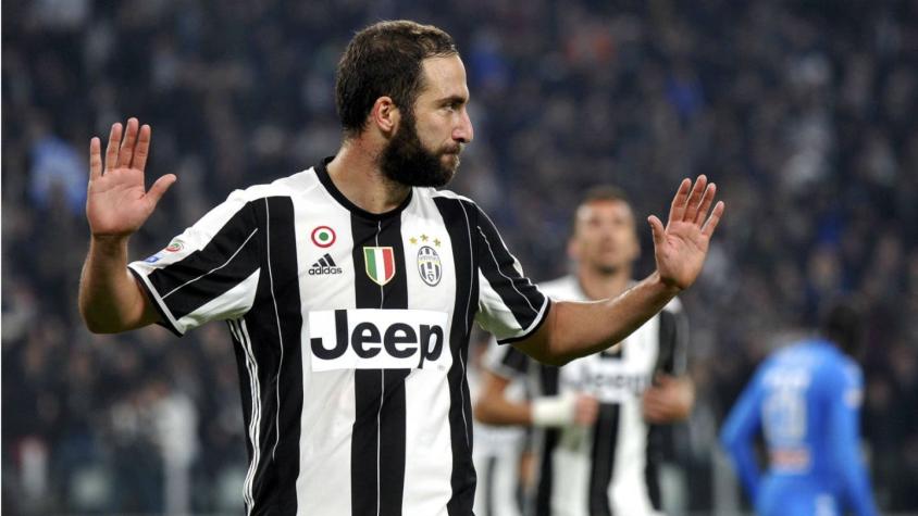 Gonzalo Higuaín marca el gol del triunfo de Juventus ante su ex equipo Napoli