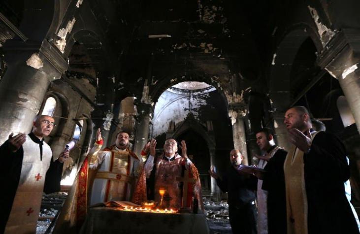 Celebran primera misa en ciudad iraquí tras dos años de ocupación yihadista