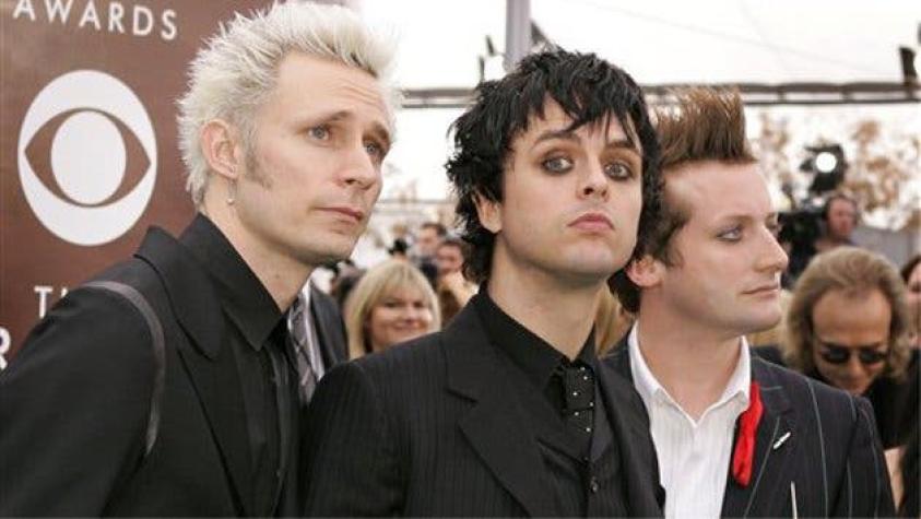 Green Day termina con su pausa musical y lanza "Revolution radio"