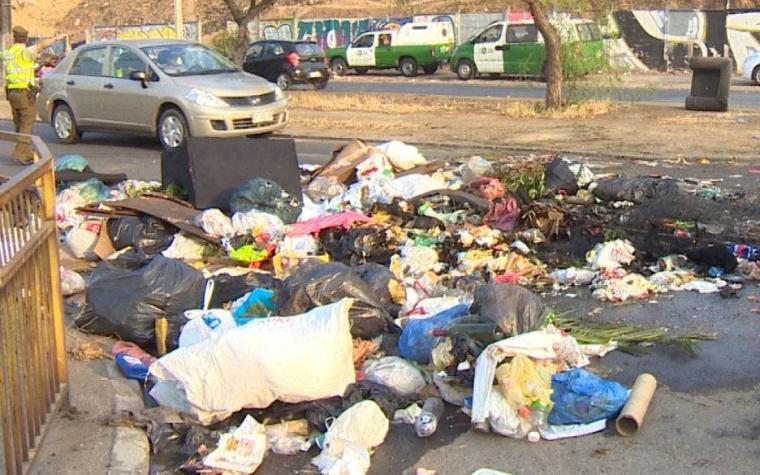 Seremi de Salud inició sumario sanitario en Valparaíso y Valdivia por acumulación de basura