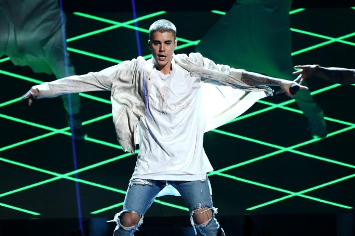 Nuevo desencuentro con sus fans: Justin Bieber golpea a admirador que perseguía su auto