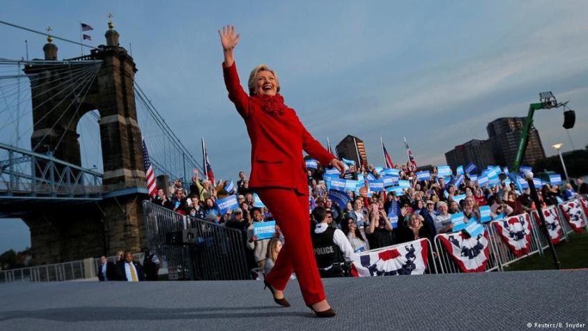 Los correos de Clinton centran el debate político a una semana de las elecciones