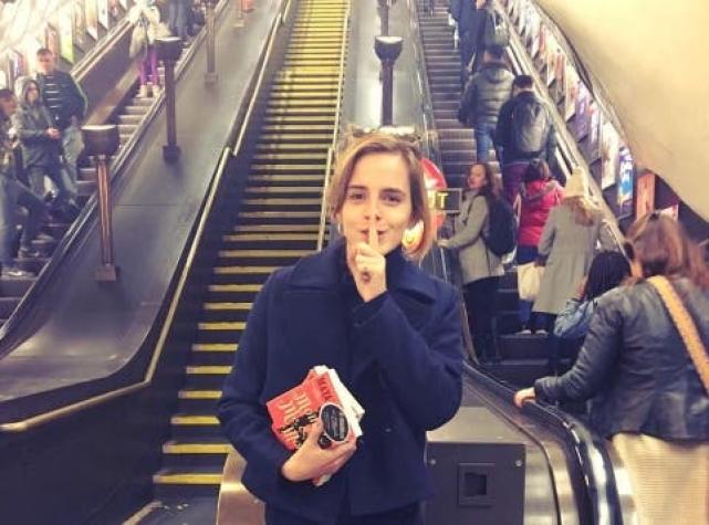 Emma Watson esconde un centenar de libros en el metro de Londres