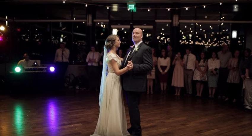 [VIDEO] Novia y su padre sorprenden con "épico" baile durante matrimonio