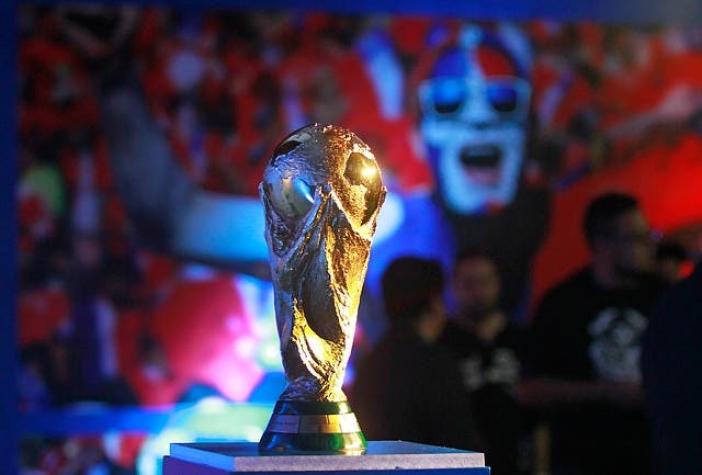 [VIDEO] La Copa del Mundo coquetea con "La Roja" realizando visita a Chile