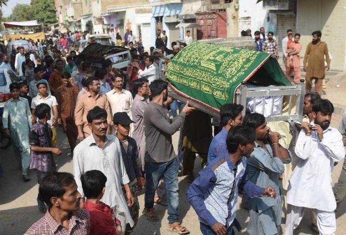 Ataque suicida reivindicado por EI mató 52 personas en Pakistán