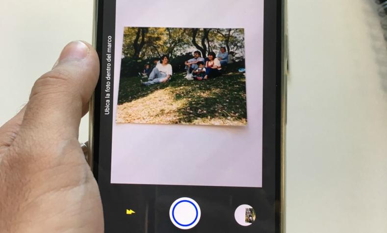 PhotoScan: Google presenta app que transforma un smartphone en un escáner portátil de fotos