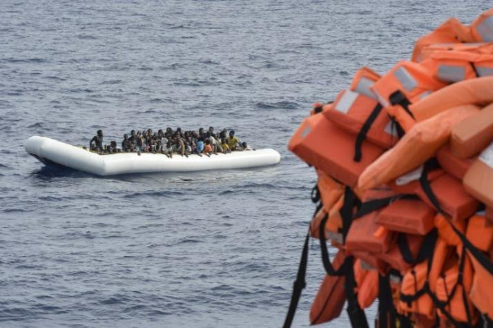 Al menos 9 migrantes muertos y más de 100 desaparecidos en naufragios en el Mediterráneo