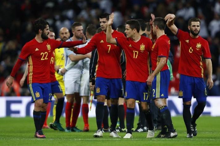 España iguala con Inglaterra en la agonía y Buffon logra récord en empate de Italia