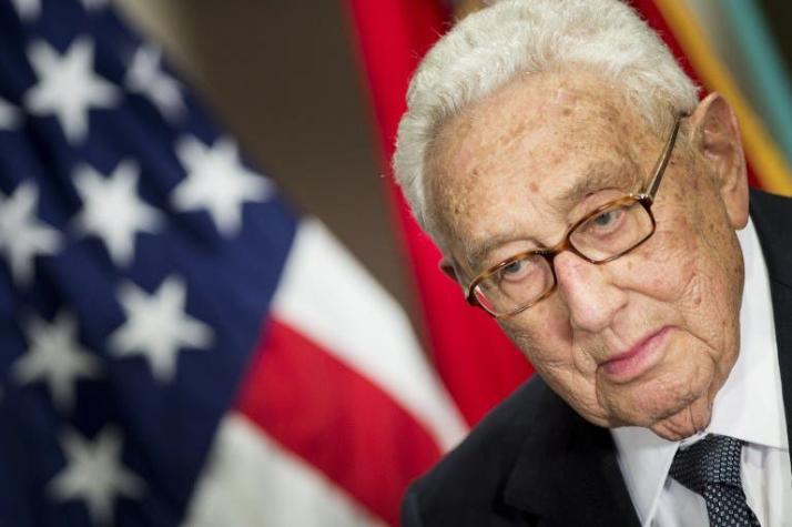 Trump acude a consejo de Henry Kissinger mientras le da forma a su equipo