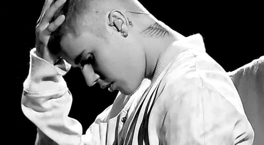 [VIDEO] Justin Bieber rompe en llanto en pleno concierto en Alemania