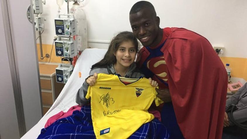 "Superman" Valencia: El ecuatoriano se vistió de héroe y visitó a niños con cáncer
