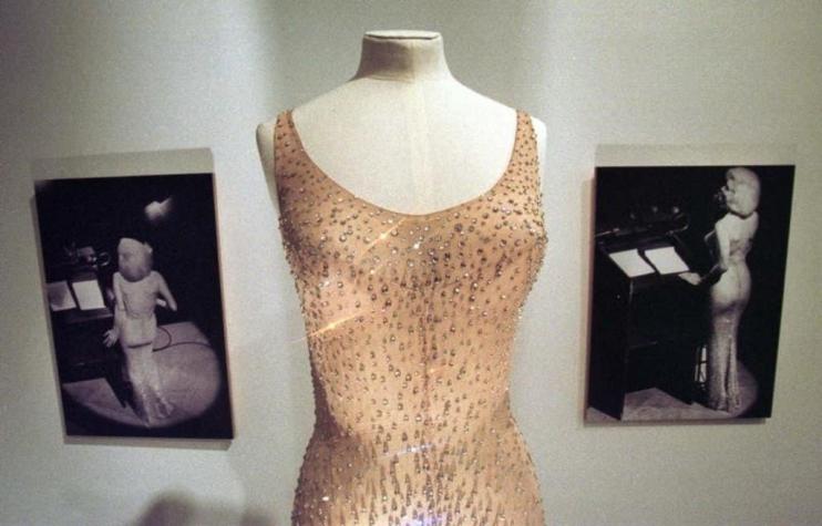 Subastan icónico vestido de Marilyn Monroe en 4,8 millones de dólares