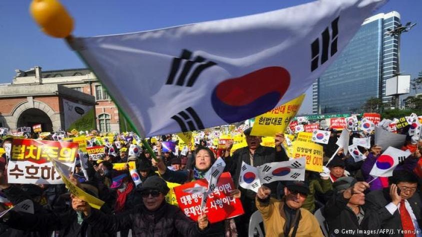 Surcoreanos insisten de pedir la dimisión de su presidenta Park Geun-hye