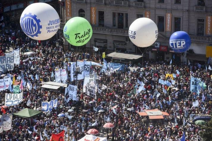 Argentina: Oposición marcha contra Macri por crisis económica y despidos masivos