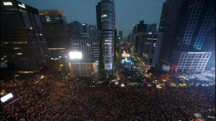 [FOTOS] Gran manifestación en Corea del Sur para exigir la dimisión de la presidenta