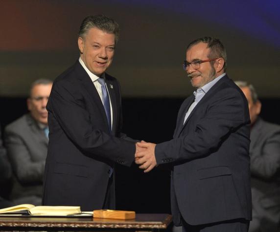Gobierno de Colombia y FARC firman revisado acuerdo de paz