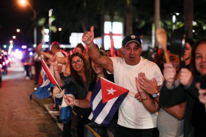 Cubanos exiliados en Miami celebran tras muerte de Fidel Castro