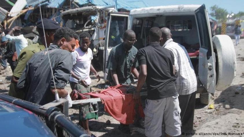 Al menos 13 muertos en atentado con coche bomba en Mogadiscio