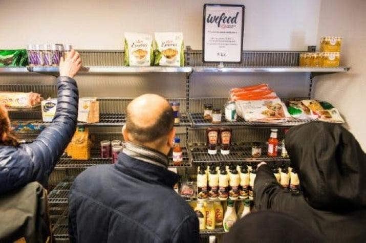 Un supermercado danés se especializa en comida vencida para luchar contra despilfarro
