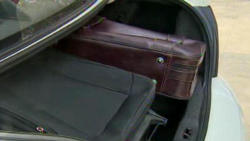 Un taxista español devuelve una maleta con 7 millones de pesos olvidada por un cliente