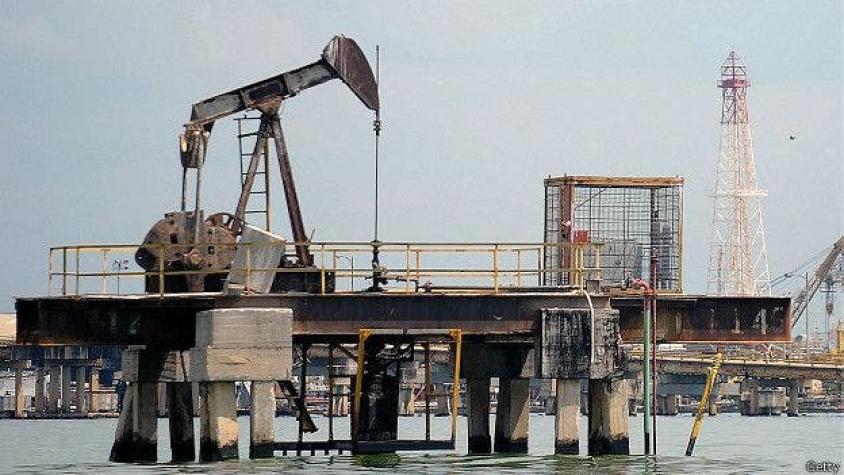 Petróleo cierra con segunda alza consecutiva tras acuerdo en la OPEP para reducir producción