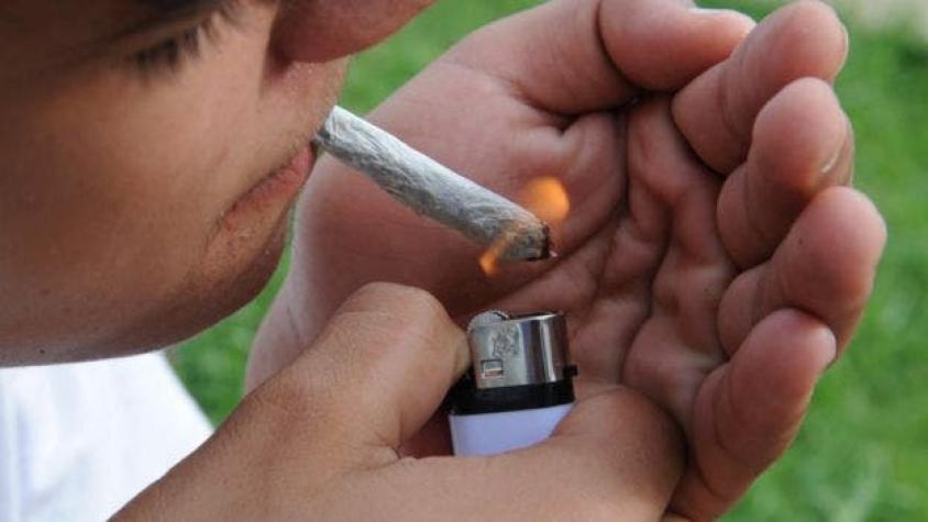 Adolescentes estadounidenses fuman menos marihuana que antes